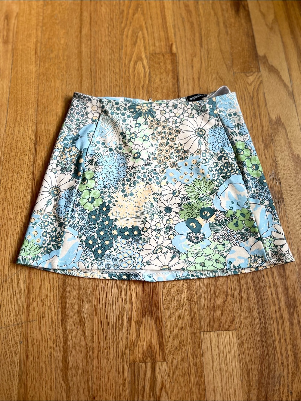 Girls Originality skirt blue, green, and white floral print size Large